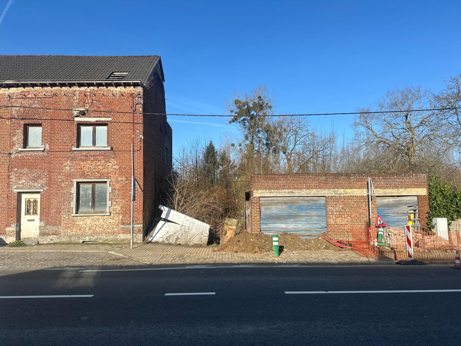 Maison à vendre avec permis pour 2 maison.