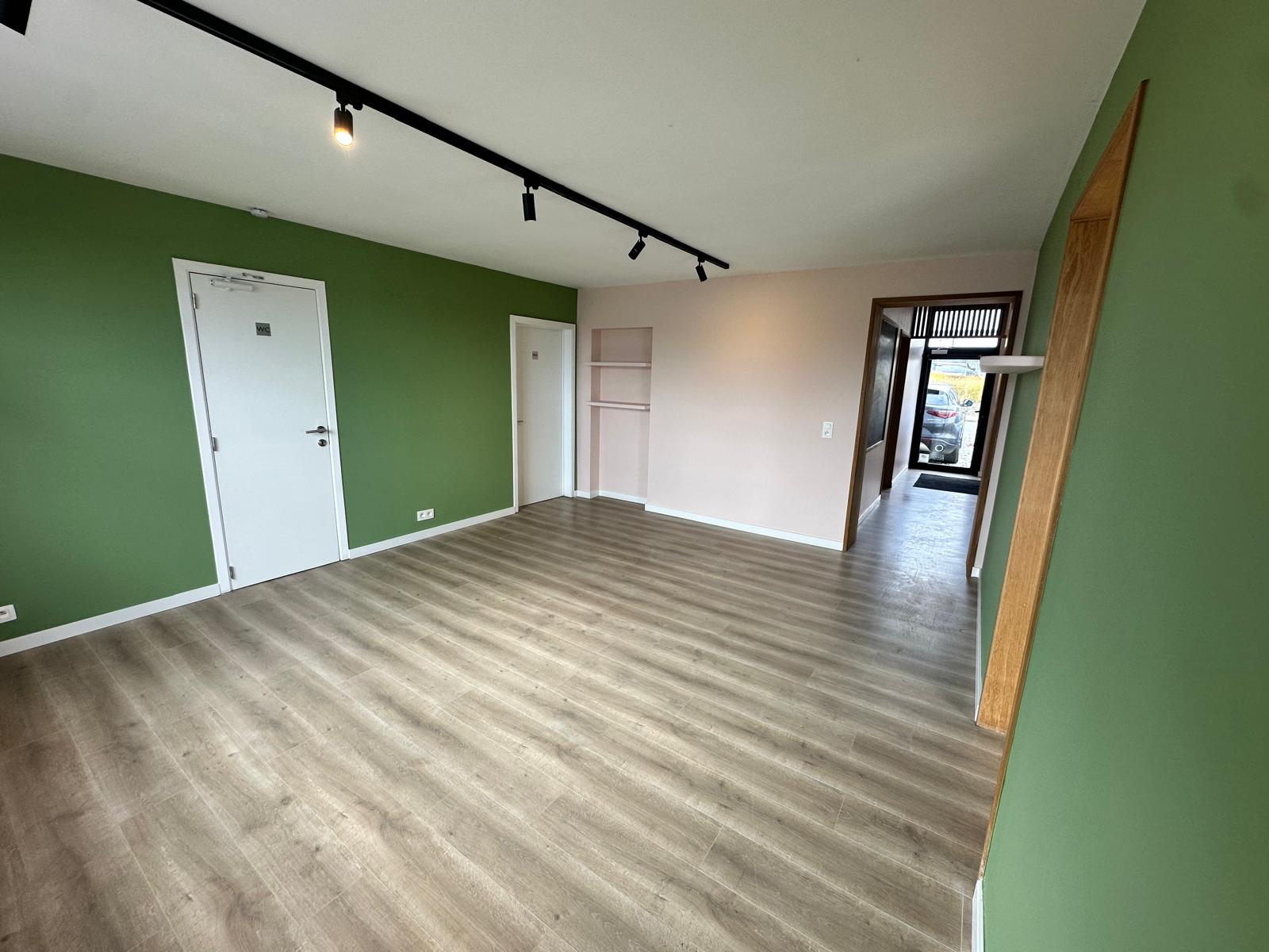 À LOUER – COMMERCE / BUREAUX
