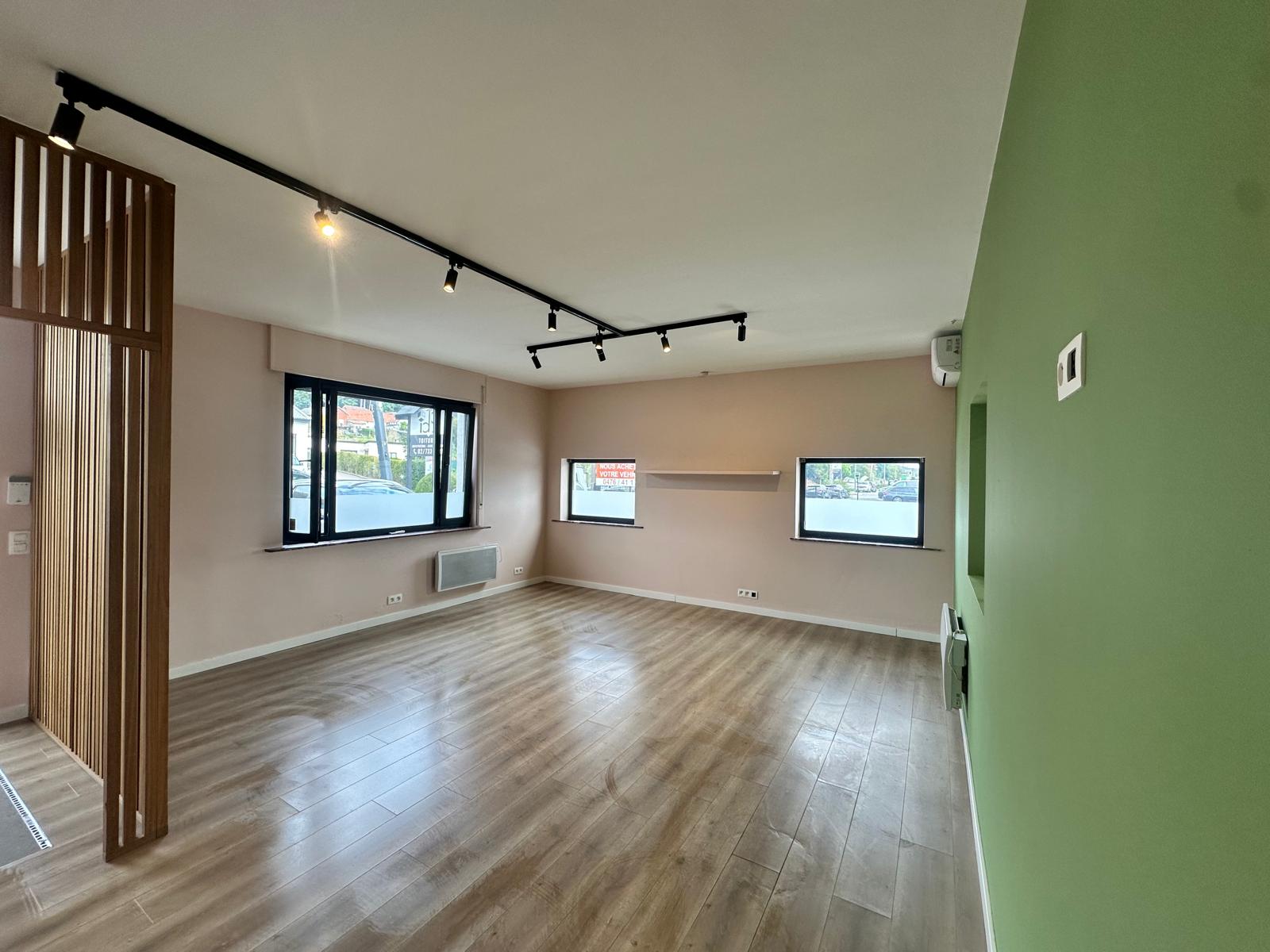 À LOUER – COMMERCE / BUREAUX