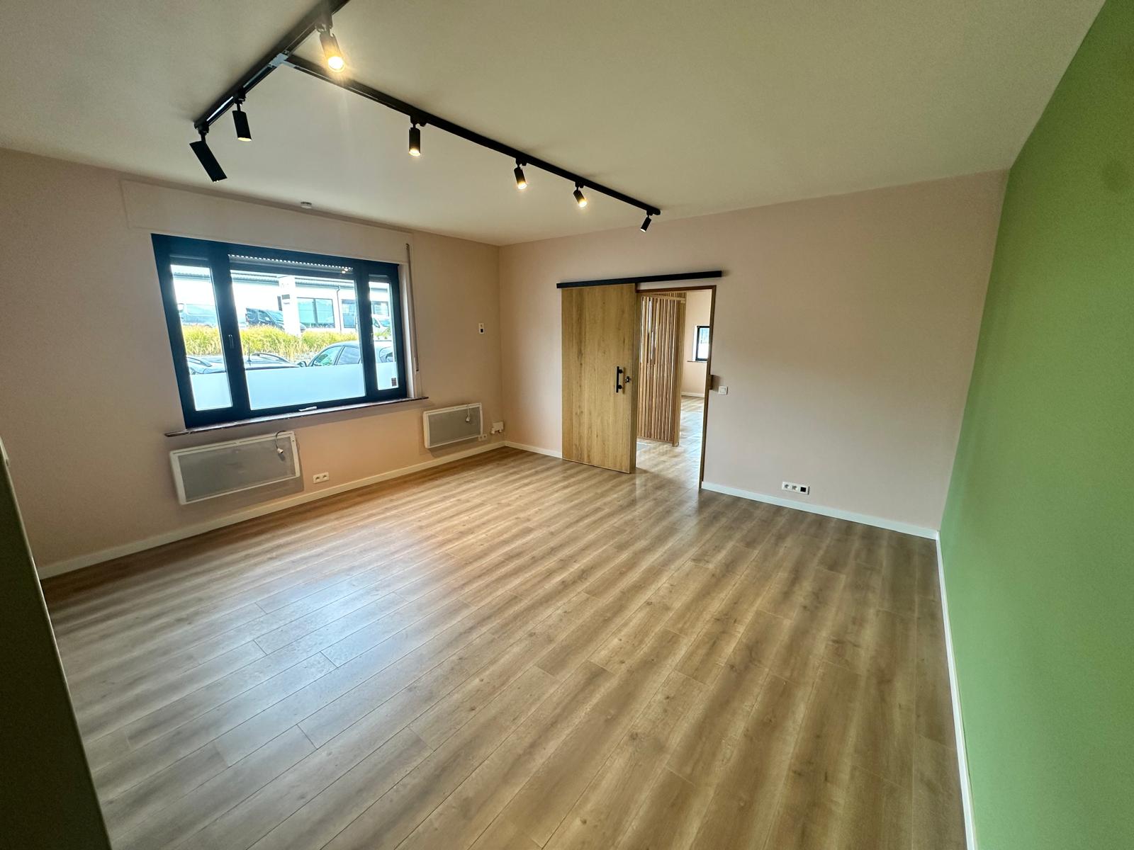 À LOUER – COMMERCE / BUREAUX